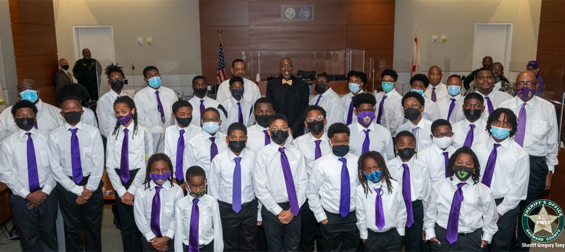 Omega Psi Phi Gentlemen of Influence and Q-Unit Mentoring Group Visit Courthouse