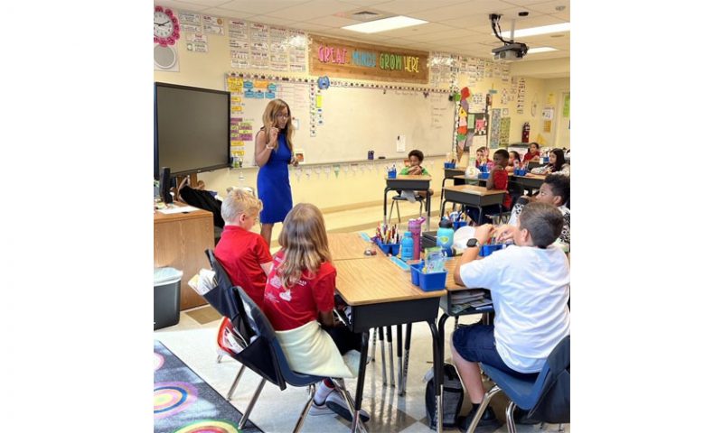 Judge Barner visits Harbordale Elementary