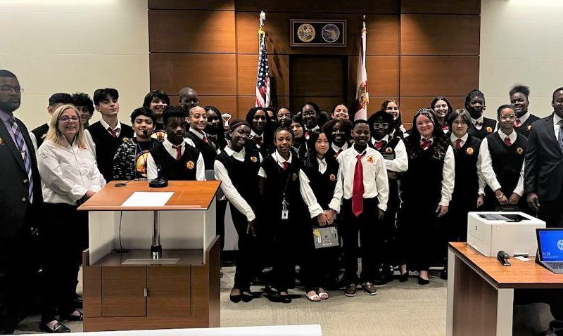 Forest Glen Middle School Visits the 17th Judicial Circuit