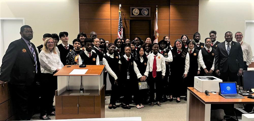 Forest Glen Middle School Visits the 17th Judicial Circuit