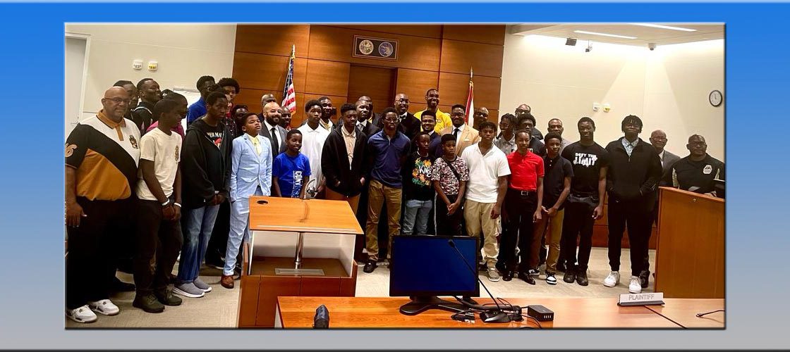 Alpha Phi Alpha Visits the 17th Circuit