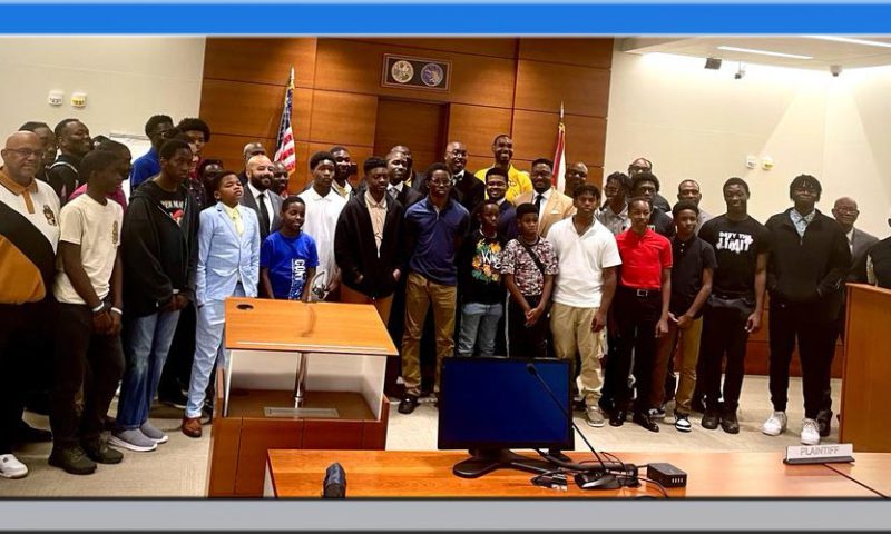 Alpha Phi Alpha Visits the 17th Circuit